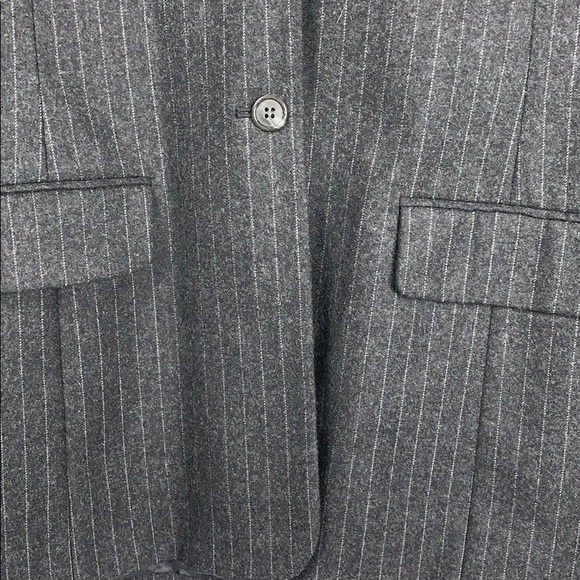 Talbots grey pinstriped blazer size 10. 85% wool - Picture 4 of 7